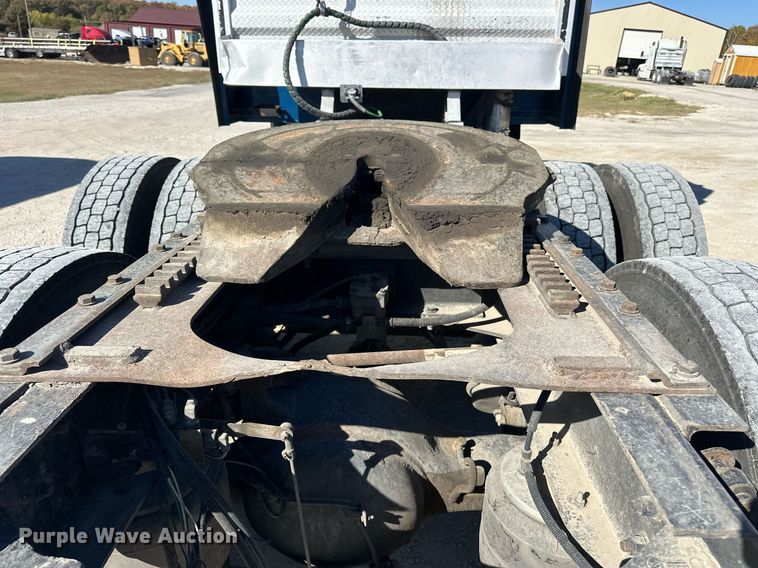 image for item EJ5023 2005 Kenworth  T600 semi truck