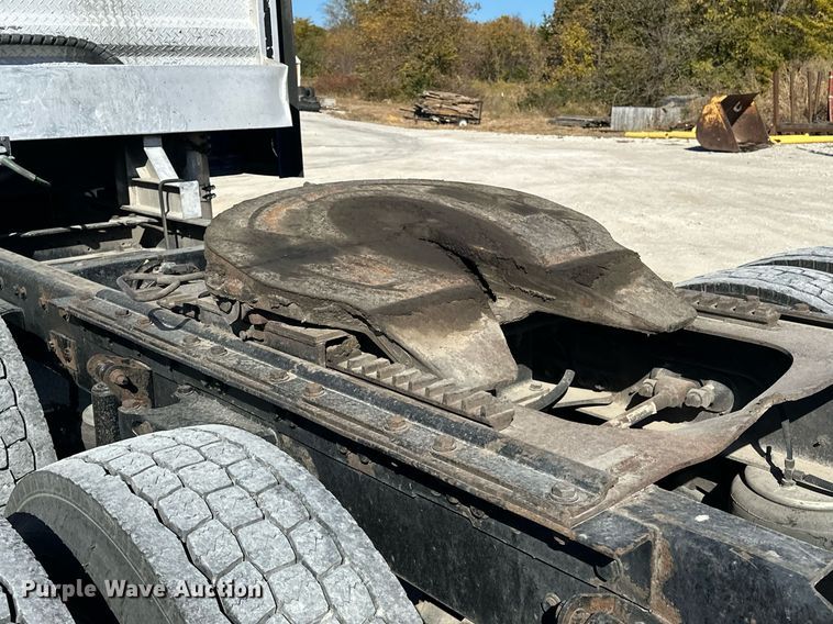 image for item EJ5023 2005 Kenworth  T600 semi truck