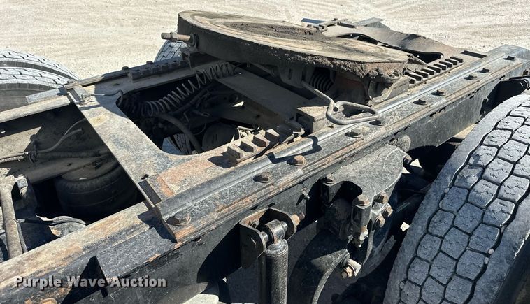 image for item EJ5023 2005 Kenworth  T600 semi truck