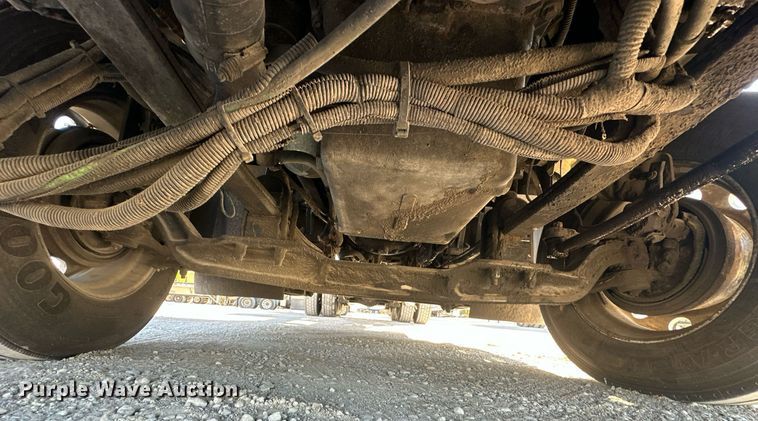 image for item EJ5023 2005 Kenworth  T600 semi truck