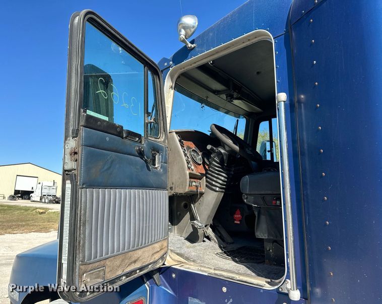 image for item EJ5023 2005 Kenworth  T600 semi truck