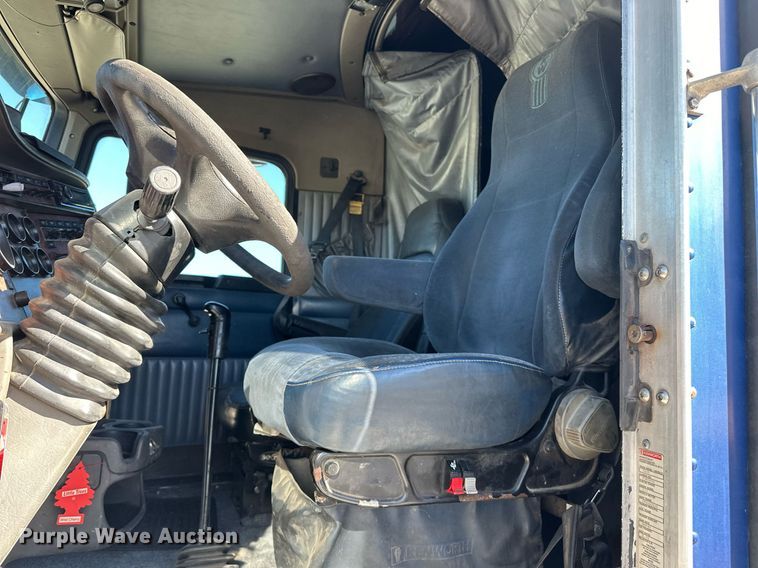 image for item EJ5023 2005 Kenworth  T600 semi truck