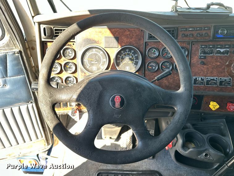 image for item EJ5023 2005 Kenworth  T600 semi truck