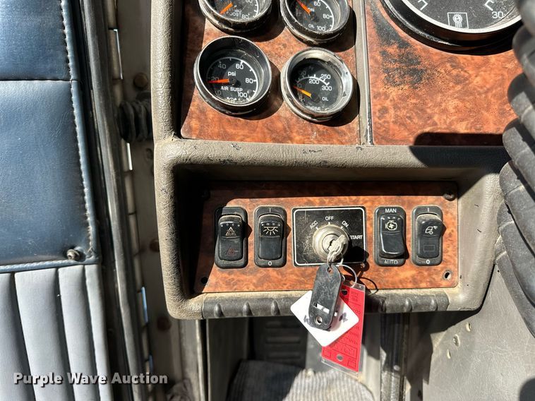 image for item EJ5023 2005 Kenworth  T600 semi truck