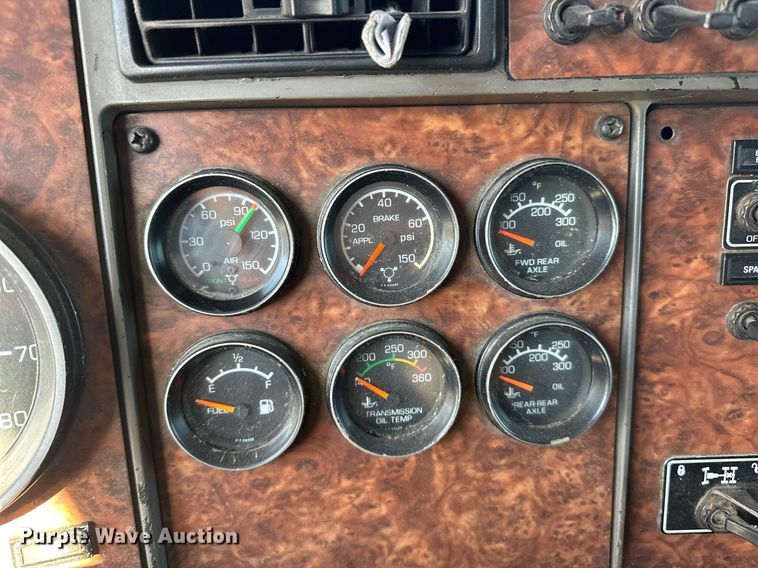 image for item EJ5023 2005 Kenworth  T600 semi truck