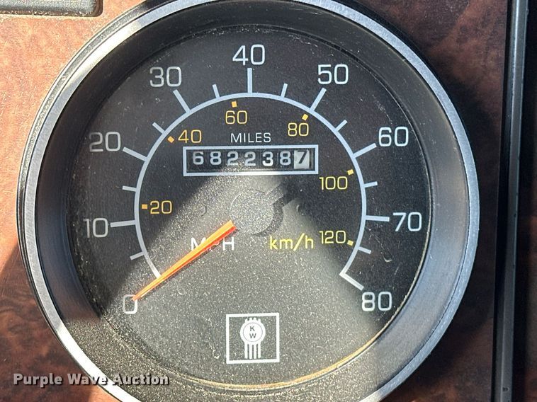 image for item EJ5023 2005 Kenworth  T600 semi truck