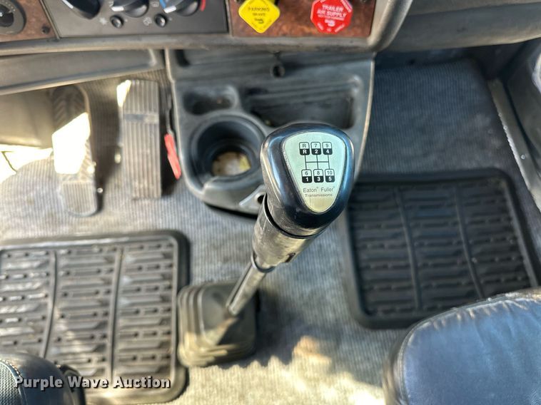 image for item EJ5023 2005 Kenworth  T600 semi truck