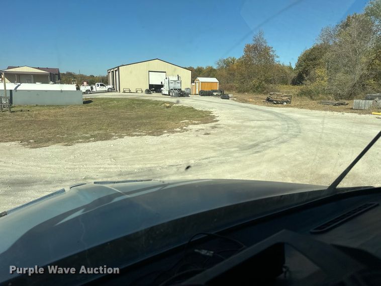 image for item EJ5023 2005 Kenworth  T600 semi truck