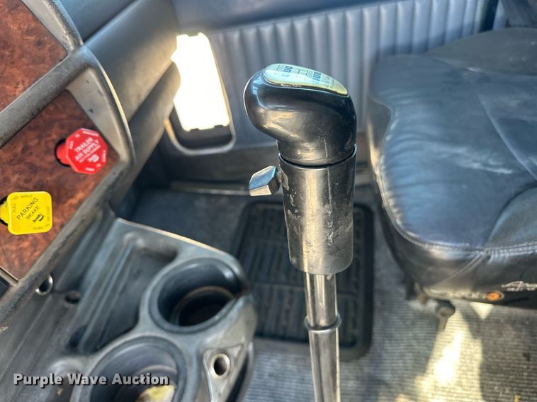 image for item EJ5023 2005 Kenworth  T600 semi truck