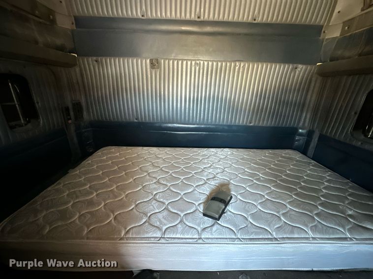 image for item EJ5023 2005 Kenworth  T600 semi truck