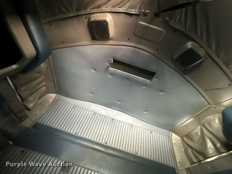 image for item EJ5023 2005 Kenworth  T600 semi truck