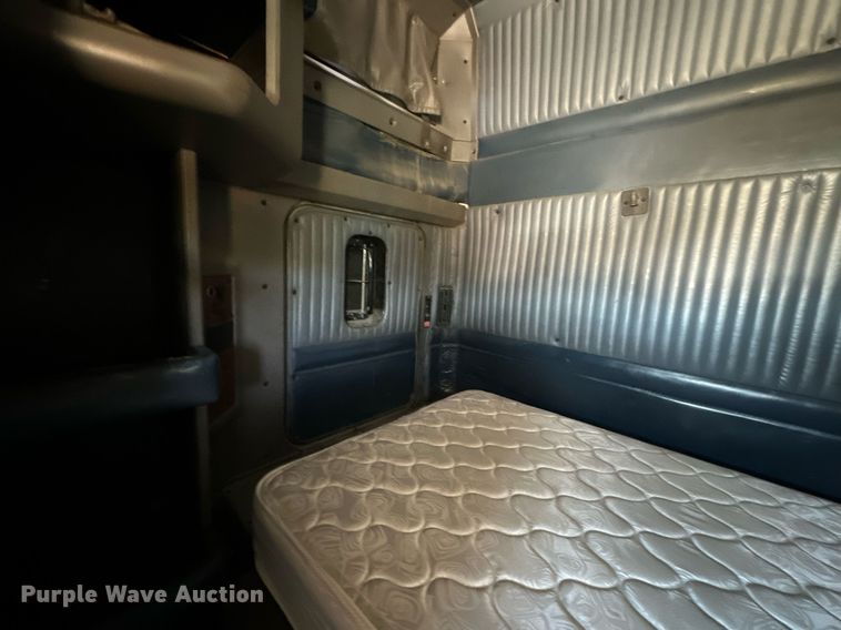 image for item EJ5023 2005 Kenworth  T600 semi truck