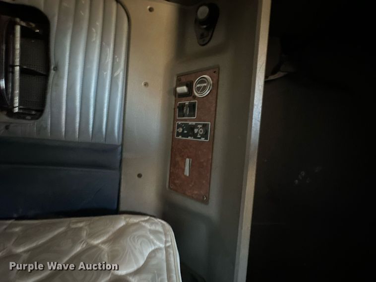 image for item EJ5023 2005 Kenworth  T600 semi truck