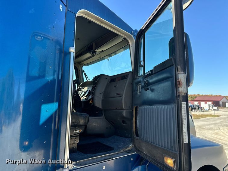 image for item EJ5023 2005 Kenworth  T600 semi truck