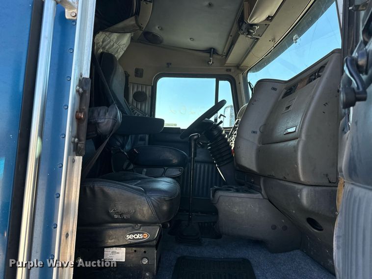 image for item EJ5023 2005 Kenworth  T600 semi truck