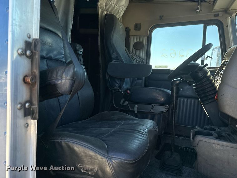 image for item EJ5023 2005 Kenworth  T600 semi truck