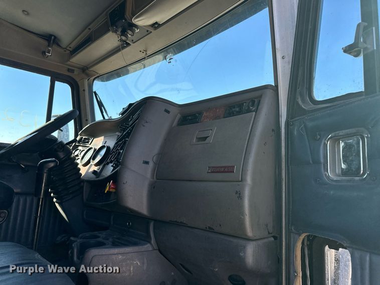 image for item EJ5023 2005 Kenworth  T600 semi truck