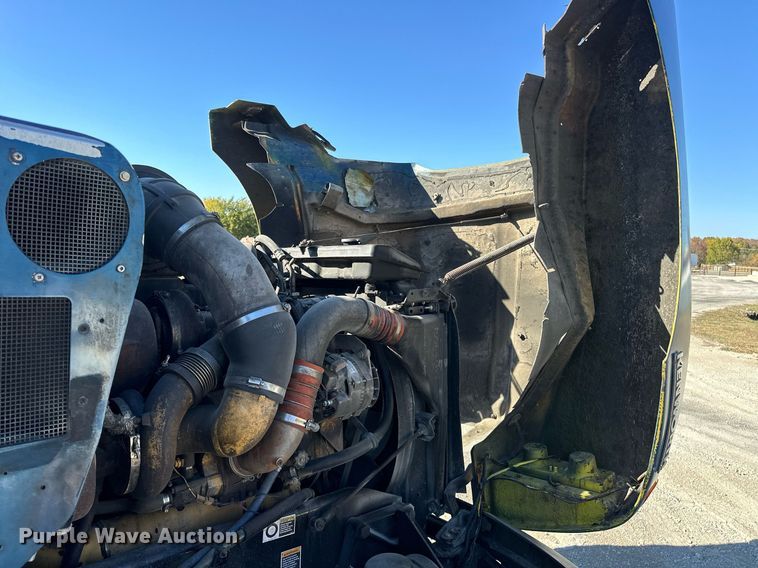 image for item EJ5023 2005 Kenworth  T600 semi truck