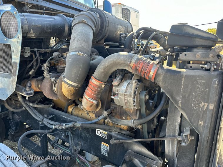 image for item EJ5023 2005 Kenworth  T600 semi truck