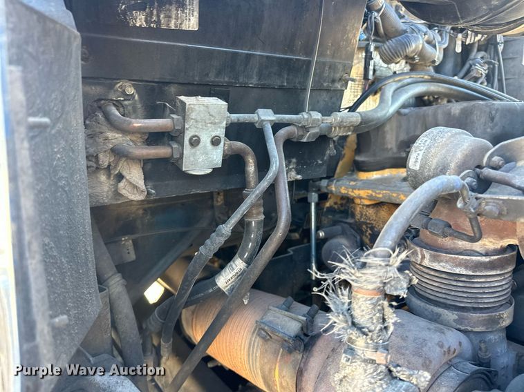 image for item EJ5023 2005 Kenworth  T600 semi truck