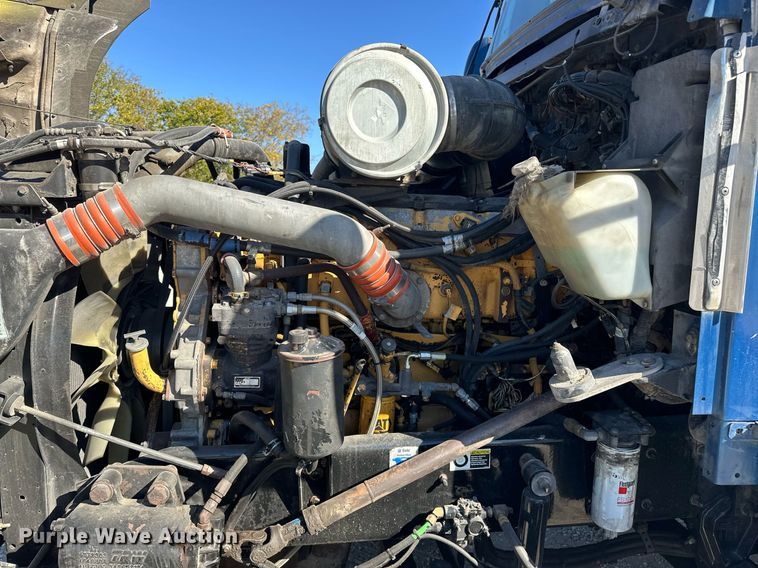 image for item EJ5023 2005 Kenworth  T600 semi truck