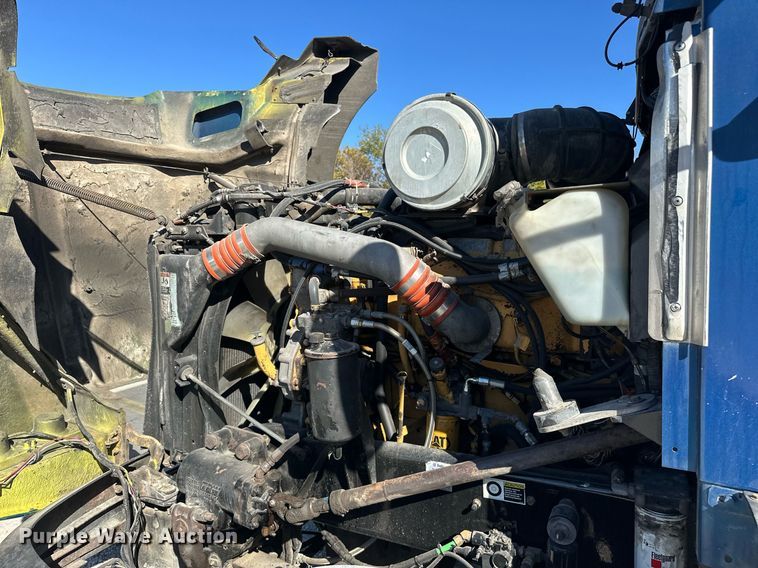 image for item EJ5023 2005 Kenworth  T600 semi truck