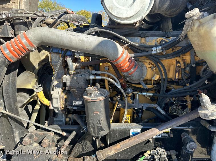 image for item EJ5023 2005 Kenworth  T600 semi truck