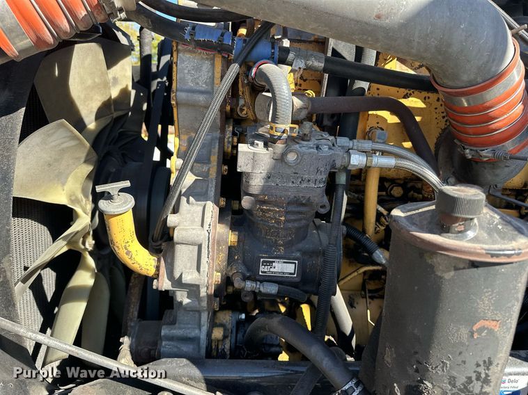 image for item EJ5023 2005 Kenworth  T600 semi truck