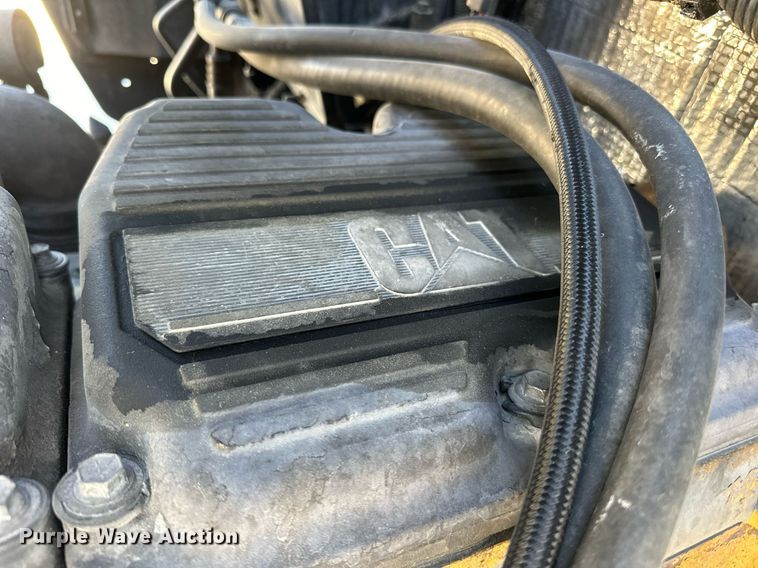 image for item EJ5023 2005 Kenworth  T600 semi truck