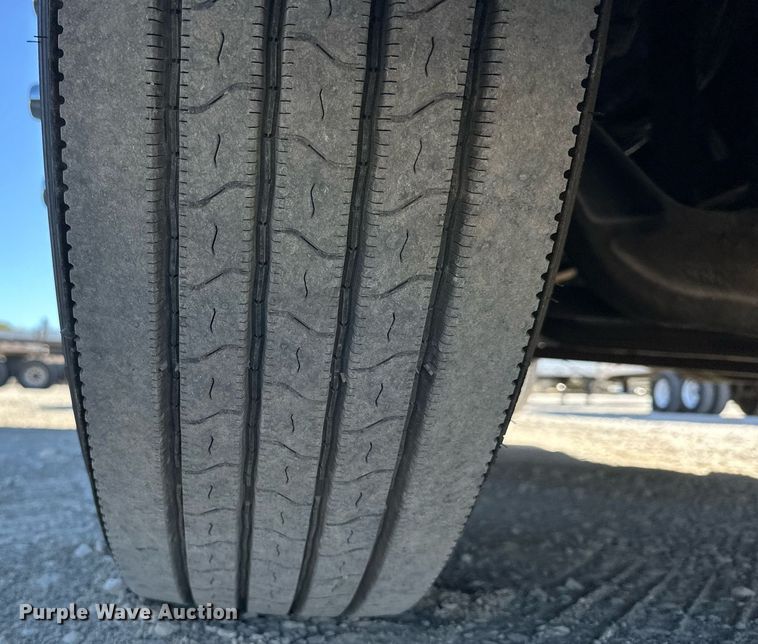 image for item EJ5023 2005 Kenworth  T600 semi truck