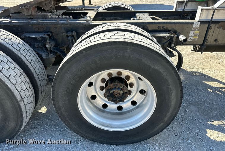 image for item EJ5023 2005 Kenworth  T600 semi truck