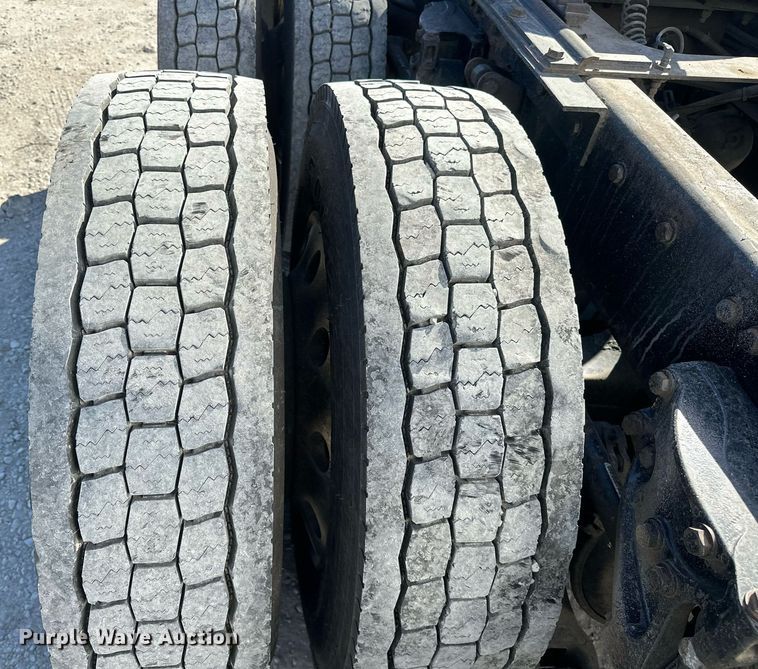 image for item EJ5023 2005 Kenworth  T600 semi truck