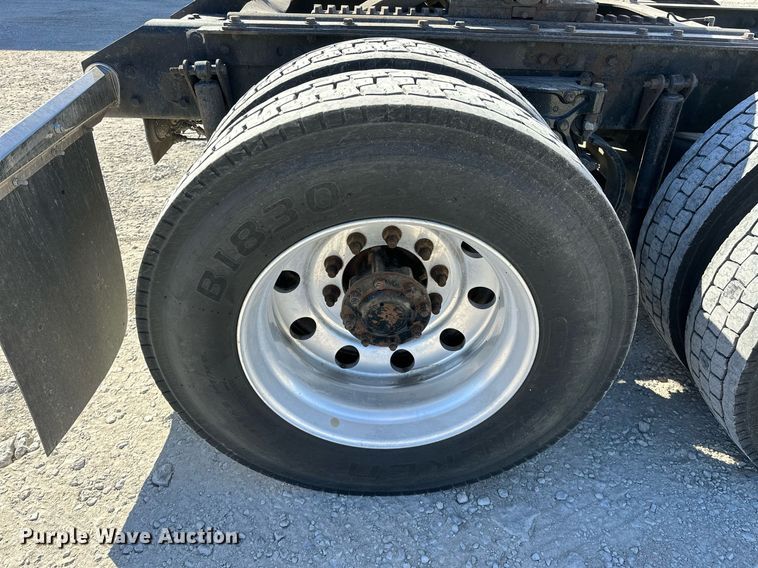 image for item EJ5023 2005 Kenworth  T600 semi truck