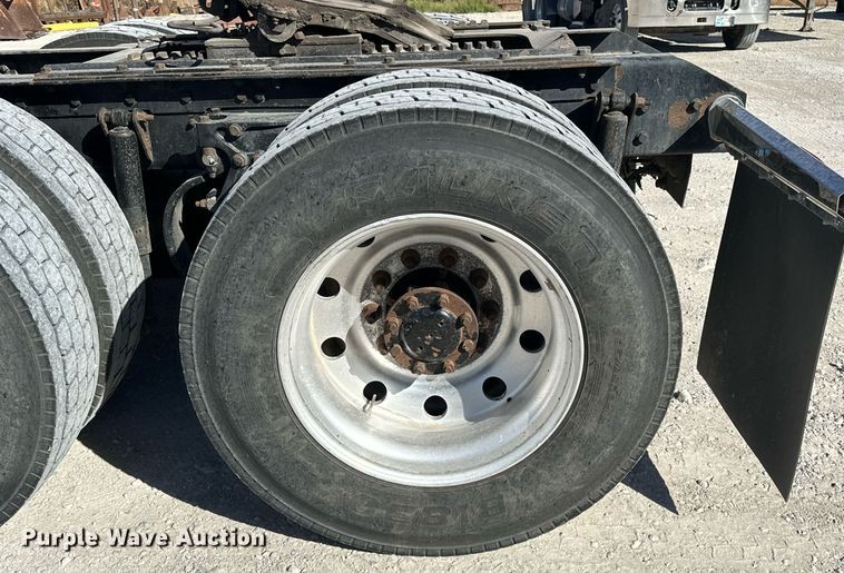 image for item EJ5023 2005 Kenworth  T600 semi truck