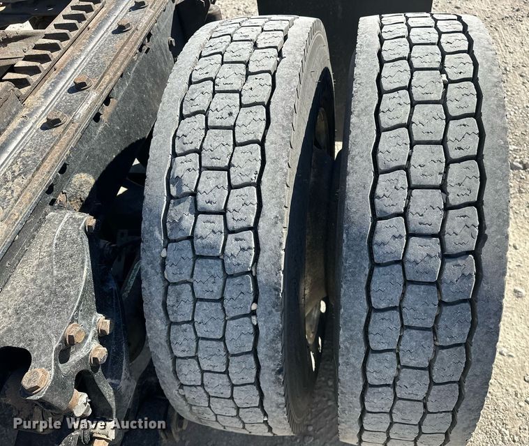 image for item EJ5023 2005 Kenworth  T600 semi truck