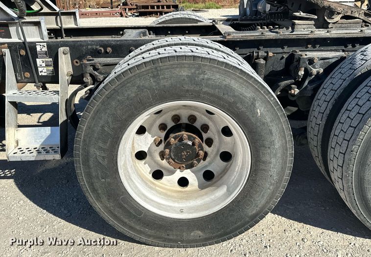 image for item EJ5023 2005 Kenworth  T600 semi truck