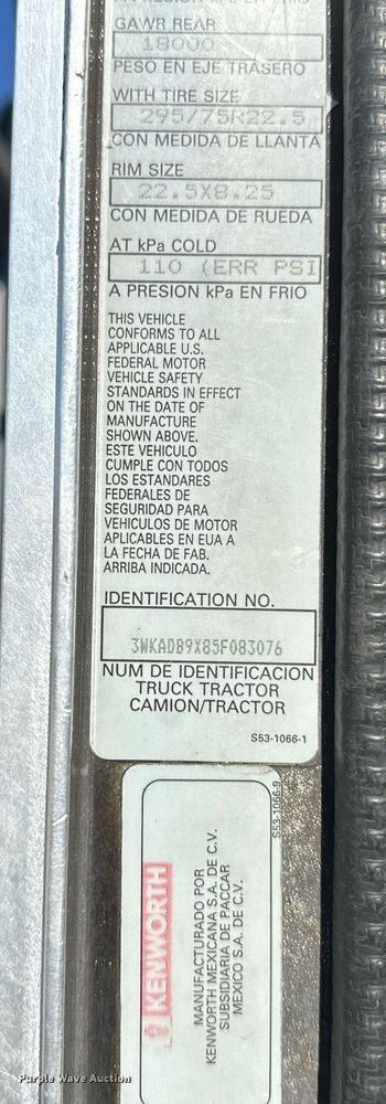 image for item EJ5023 2005 Kenworth  T600 semi truck