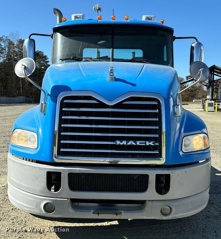 image for item EL8997 2014 Mack CXU613 semi truck