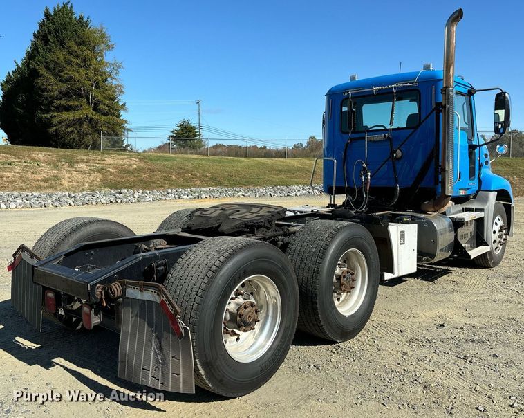 image for item EL8997 2014 Mack CXU613 semi truck