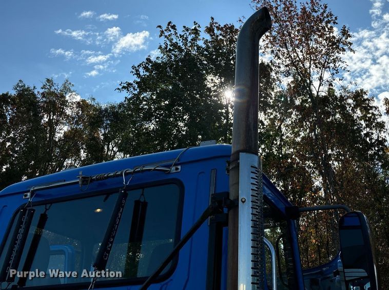 image for item EL8997 2014 Mack CXU613 semi truck
