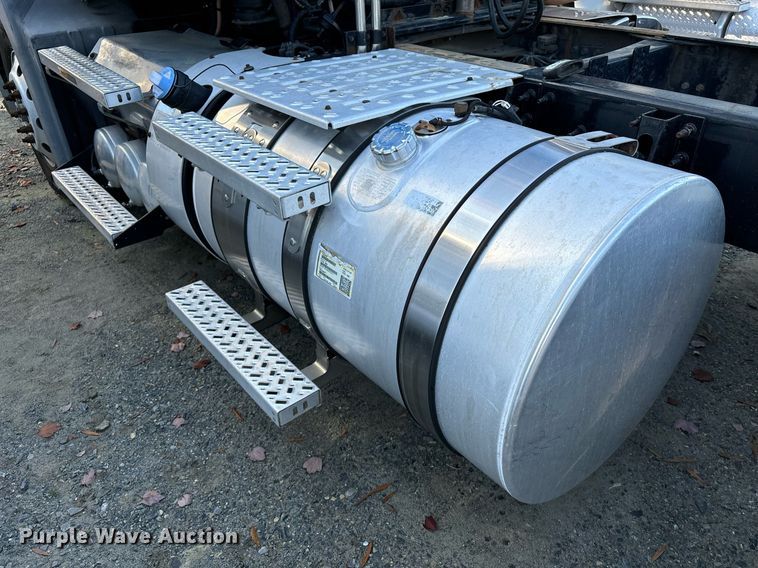 image for item EL8997 2014 Mack CXU613 semi truck
