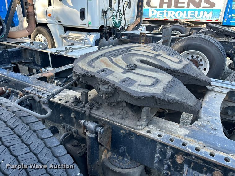 image for item EL8997 2014 Mack CXU613 semi truck