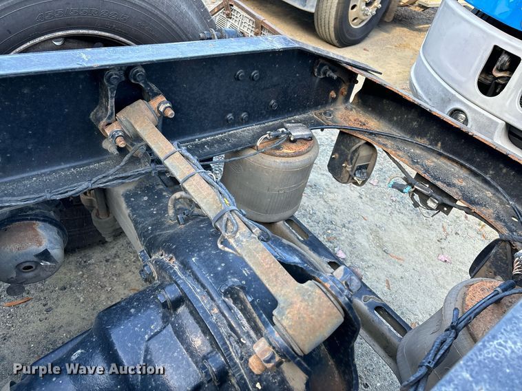 image for item EL8997 2014 Mack CXU613 semi truck