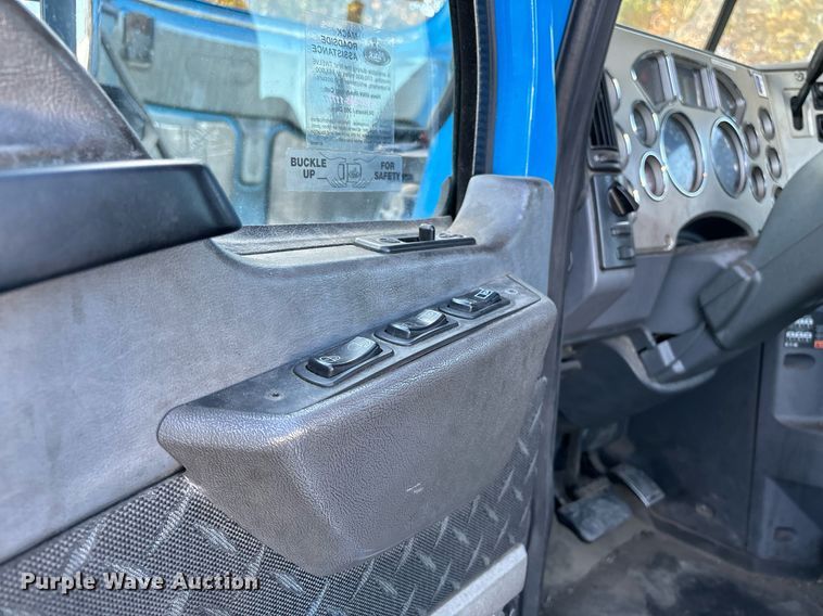 image for item EL8997 2014 Mack CXU613 semi truck