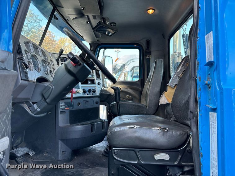 image for item EL8997 2014 Mack CXU613 semi truck