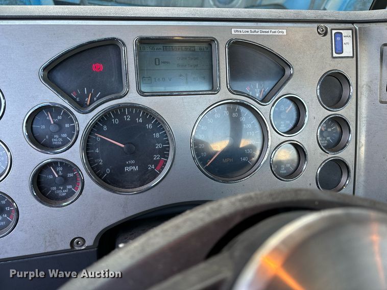 image for item EL8997 2014 Mack CXU613 semi truck