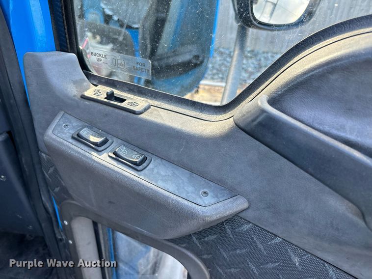 image for item EL8997 2014 Mack CXU613 semi truck