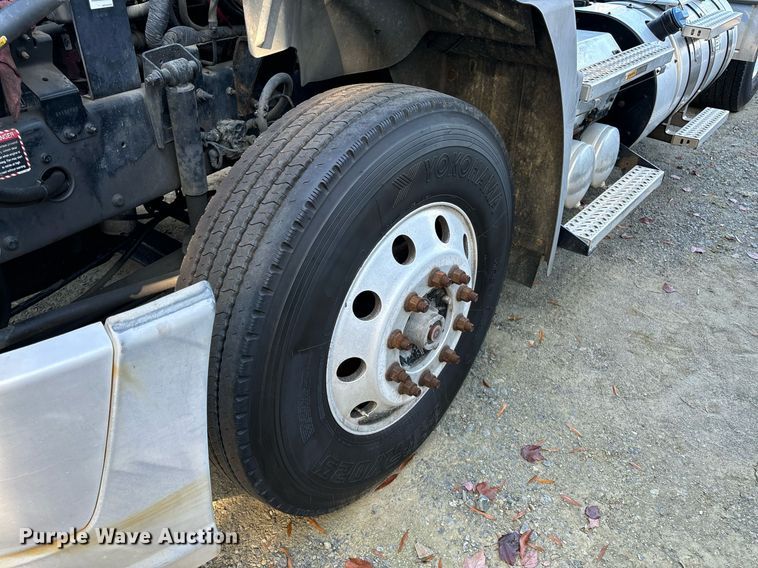 image for item EL8997 2014 Mack CXU613 semi truck