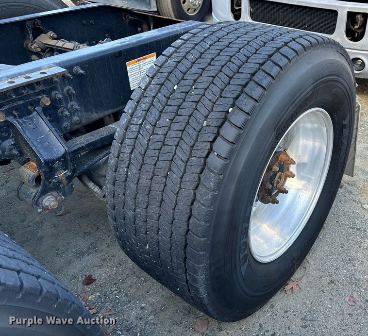 image for item EL8997 2014 Mack CXU613 semi truck