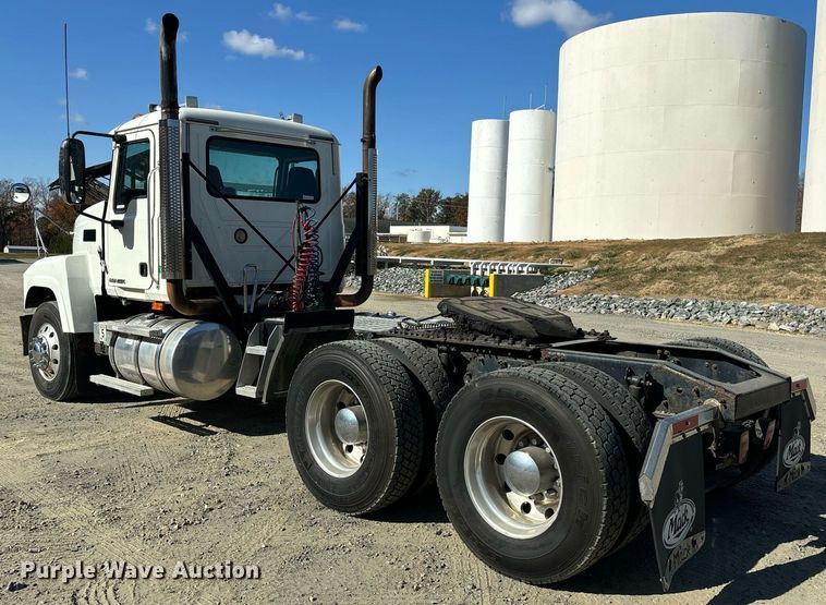 image for item EL8998 2008 Mack CHU613 semi truck
